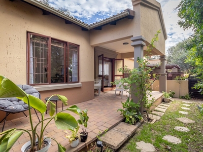 2 Bedroom Townhouse For Sale in Douglasdale