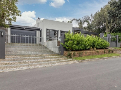 5 Bedroom House For Sale in Stellenberg