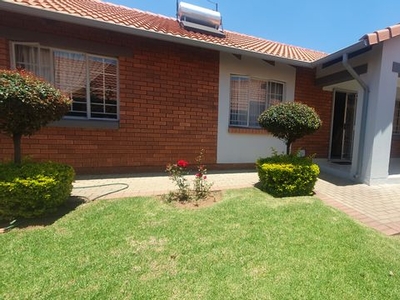 3 Bedroom Sectional Title Rented in Monavoni