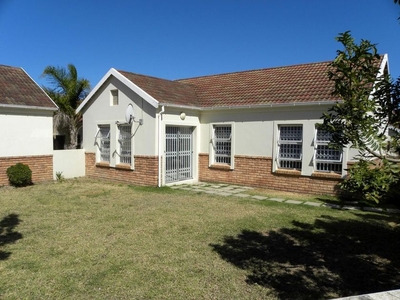 Cluster For Sale in Beacon Bay, Eastern Cape