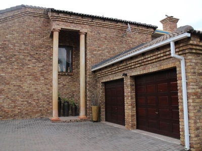 Cluster For Sale in Six Fountains Residential Estate, Gauteng