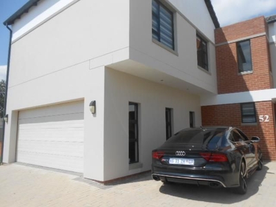 Cluster To Rent in Broadacres, Gauteng