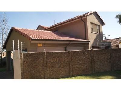 Contryhouse To Rent in Eden Glen, Gauteng