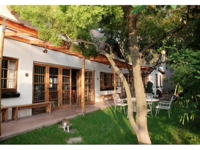 Contryhouse To Rent in Sandhurst, Gauteng