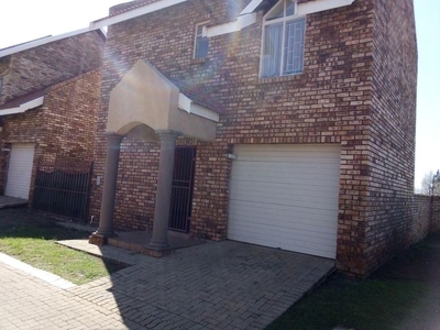 Duplex For Sale in Baillie Park, North West