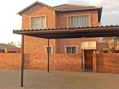 Duplex For Sale in Heuwelsig Estate, Gauteng