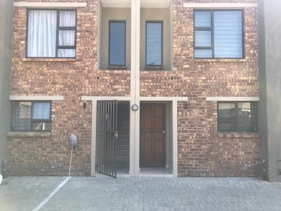 Duplex For Sale in New Redruth, Gauteng