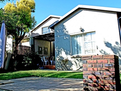 Duplex For Sale in Oakdene, Gauteng