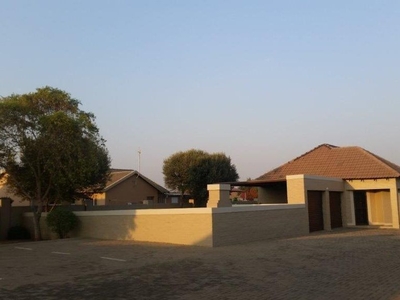 Flat-Apartment For Sale in Heuwelsig Estate, Gauteng