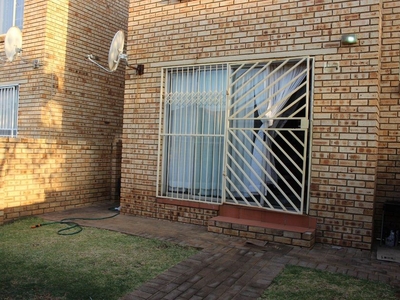 Flat-Apartment To Rent in Heuwelsig Estate, Gauteng