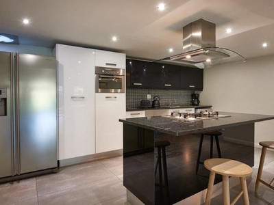Flat-Apartment To Rent in Sandown, Gauteng