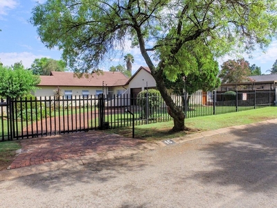 House For Sale in Brackendowns, Gauteng