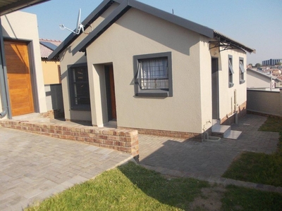 House For Sale in Kosmosdal, Gauteng