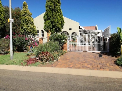 House For Sale in Lenasia South, Gauteng