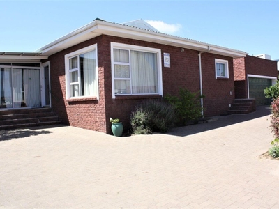 House For Sale in Myburgh Park, Western Cape