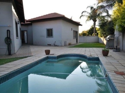 House For Sale in Willow Acres, Gauteng