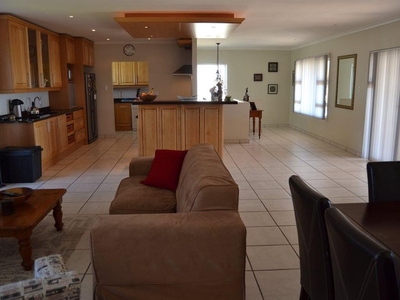 House To Rent in Country Club, Western Cape