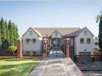 House To Rent in Waterkloof Ridge, Gauteng