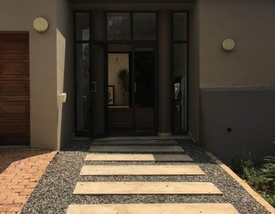 House To Rent in Waterkloof Ridge, Gauteng