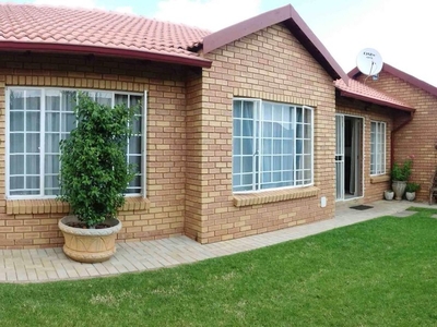 Townhouse For Sale in Equestria, Gauteng