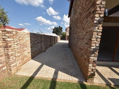 Townhouse For Sale in Miederpark, North West