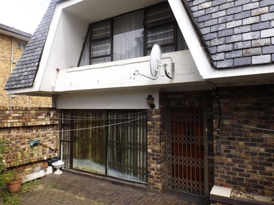 Townhouse For Sale in Southernwood, Eastern Cape