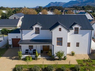 Townhouse For Sale in Stanford, Western Cape