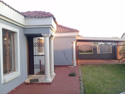 Townhouse For Sale in The Orchards, Gauteng