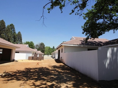 Townhouse For Sale in Three Rivers Proper, Gauteng