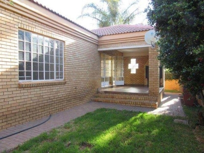 Townhouse To Rent in Amberfield Crest Estate, Centurion