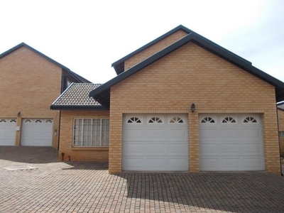 Townhouse To Rent in Centurion Golf Estate, Gauteng