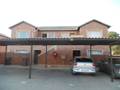 Townhouse To Rent in Heuwelsig Estate, Gauteng