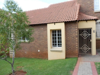 Townhouse To Rent in Mooikloof Ridge, Gauteng