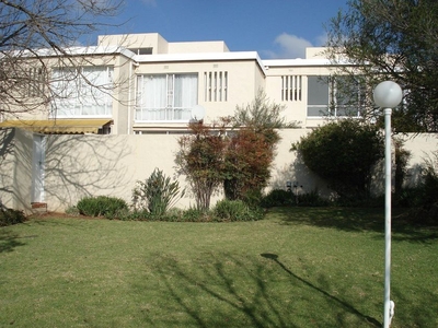 Townhouse To Rent in Northcliff, Gauteng