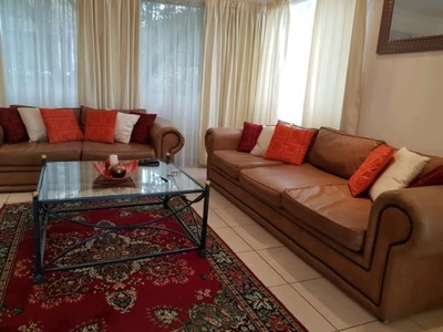 Townhouse To Rent in Sandton Central, Gauteng