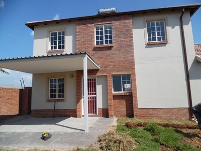 Townhouse To Rent in The Reeds, Gauteng