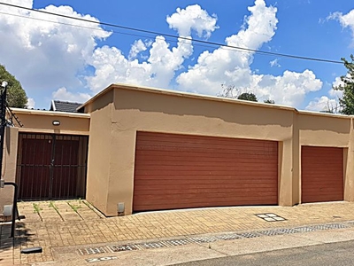 3 Bedroom house rented in Parkhurst, Johannesburg