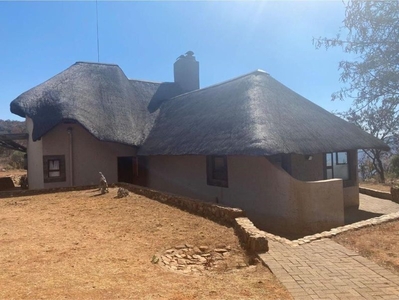 3 BEDROOM HOUSE WITH COTTAGE IN NATURE RESERVE IN LYDENBURG FOR SALE