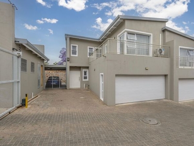 3 Bedroom Townhouse To Let in Bryanston