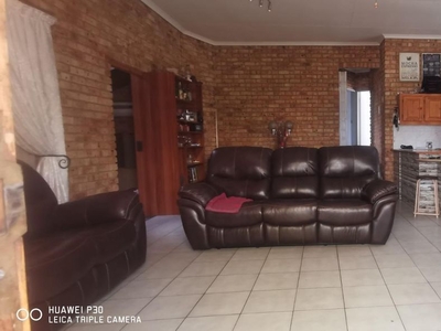 3.5 Bedroom House For Sale in Protea Park