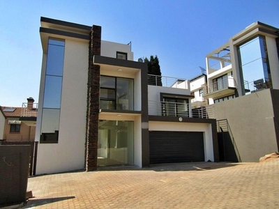 4 Bedroom Cluster For Sale in Bedfordview - 7 Kloof View Estate 108a Kloof Road
