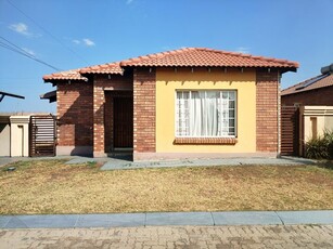 2 Bedroom Freestanding For Sale in Waterval East