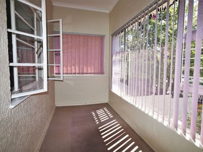 2 Bedroom First Floor Flat in Somerset West