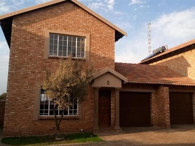 2 Bedroom Townhouse For Sale in Riversdale