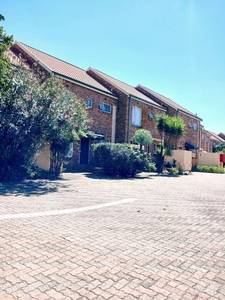 2 Bedroom Townhouse For Sale in Vaalpark