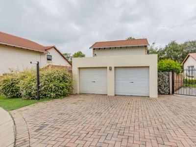 Neat , pet friendly cluster home available in a secure and well located complex in Buccleuch
