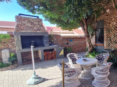 Townhouse For Sale in Hartenbos Central