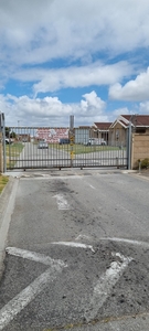 Townhouse For Sale in Parsonsvlei