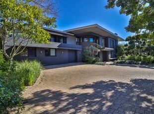 6 Bedroom House For Sale in Constantia