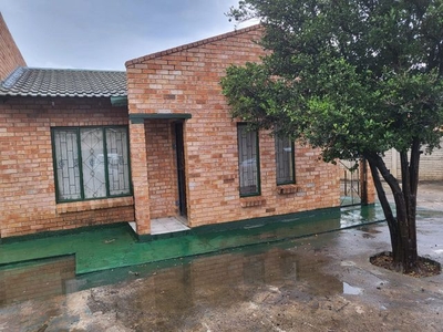 2 Bedroom House To Let in Rustenburg North